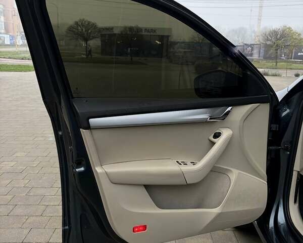 Сірий Шкода Октавія, об'ємом двигуна 1.97 л та пробігом 377 тис. км за 10500 $, фото 13 на Automoto.ua