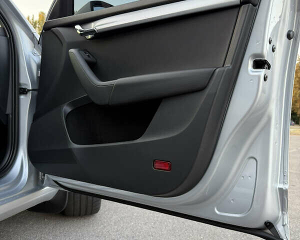 Серый Шкода Октавия, объемом двигателя 1.6 л и пробегом 348 тыс. км за 11700 $, фото 13 на Automoto.ua