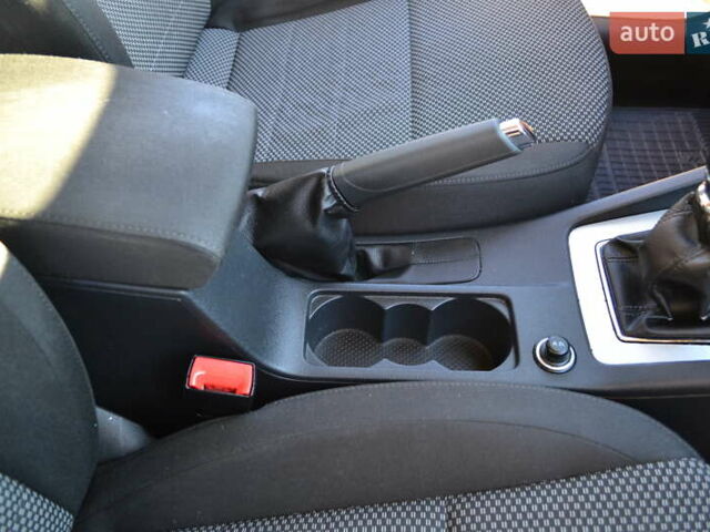 Серый Шкода Октавия, объемом двигателя 2 л и пробегом 228 тыс. км за 12500 $, фото 32 на Automoto.ua