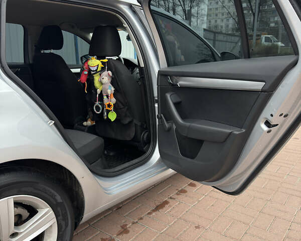 Серый Шкода Октавия, объемом двигателя 1.6 л и пробегом 270 тыс. км за 9300 $, фото 16 на Automoto.ua