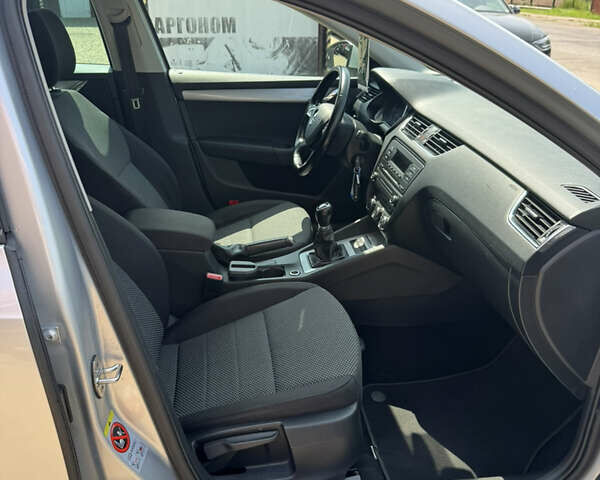 Сірий Шкода Октавія, об'ємом двигуна 1.6 л та пробігом 265 тис. км за 9999 $, фото 22 на Automoto.ua