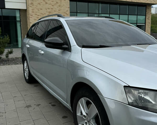 Шкода Октавия 2014 в Хмельницком на Automoto.ua Серый Шкода Октавия, объемом двигателя 1.6 л и пробегом 319 тыс. км за 9000 $, фото 2 на Automoto.ua