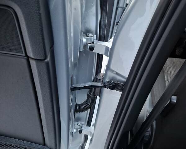 Серый Шкода Октавия, объемом двигателя 2 л и пробегом 316 тыс. км за 11700 $, фото 11 на Automoto.ua