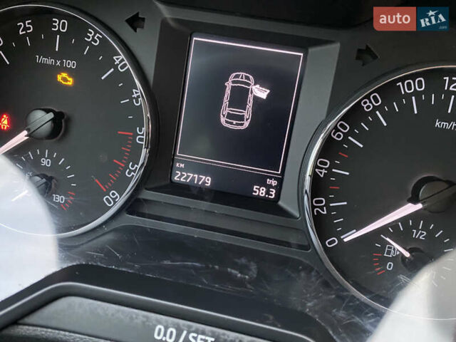 Серый Шкода Октавия, объемом двигателя 2 л и пробегом 227 тыс. км за 10700 $, фото 26 на Automoto.ua