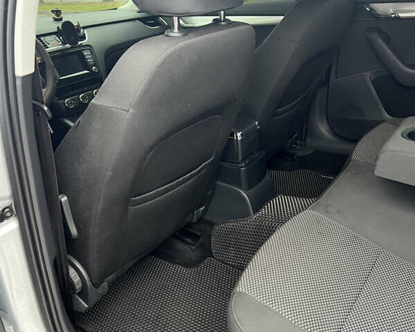 Серый Шкода Октавия, объемом двигателя 1.6 л и пробегом 207 тыс. км за 11000 $, фото 27 на Automoto.ua