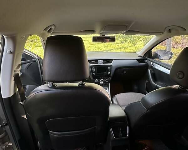 Серый Шкода Октавия, объемом двигателя 1.6 л и пробегом 330 тыс. км за 10200 $, фото 1 на Automoto.ua