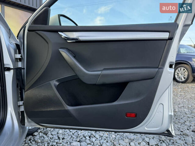 Сірий Шкода Октавія, об'ємом двигуна 1.6 л та пробігом 230 тис. км за 10999 $, фото 29 на Automoto.ua