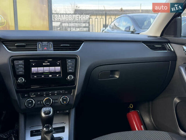Сірий Шкода Октавія, об'ємом двигуна 1.6 л та пробігом 230 тис. км за 10999 $, фото 33 на Automoto.ua