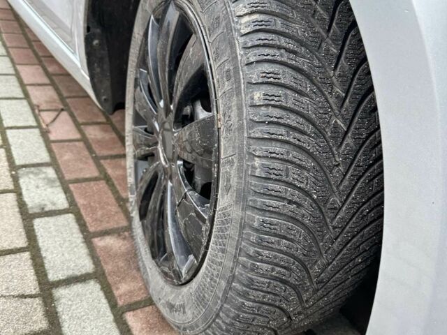 Серый Шкода Октавия, объемом двигателя 2 л и пробегом 300 тыс. км за 11200 $, фото 3 на Automoto.ua