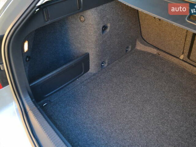 Серый Шкода Октавия, объемом двигателя 2 л и пробегом 228 тыс. км за 12500 $, фото 25 на Automoto.ua