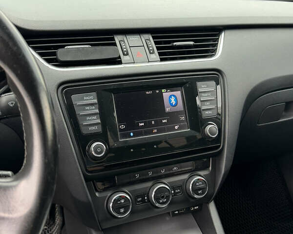 Шкода Октавия 2014 в Хмельницком на Automoto.ua Серый Шкода Октавия, объемом двигателя 1.6 л и пробегом 319 тыс. км за 9000 $, фото 11 на Automoto.ua