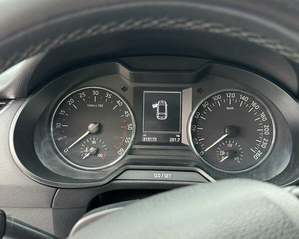 Шкода Октавия 2014 в Хмельницком на Automoto.ua Серый Шкода Октавия, объемом двигателя 1.6 л и пробегом 319 тыс. км за 9000 $, фото 16 на Automoto.ua