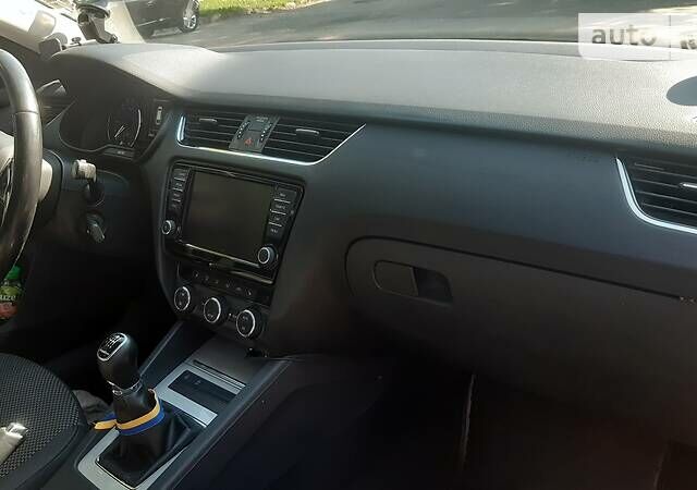 Шкода Октавия 2014 в Львове на Automoto.ua Серый Шкода Октавия, объемом двигателя 1.6 л и пробегом 294 тыс. км за 11499 $, фото 10 на Automoto.ua