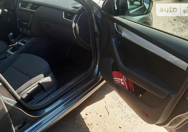 Шкода Октавия 2014 в Львове на Automoto.ua Серый Шкода Октавия, объемом двигателя 1.6 л и пробегом 294 тыс. км за 11499 $, фото 14 на Automoto.ua