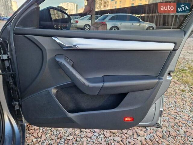 Серый Шкода Октавия, объемом двигателя 1.8 л и пробегом 235 тыс. км за 14500 $, фото 45 на Automoto.ua