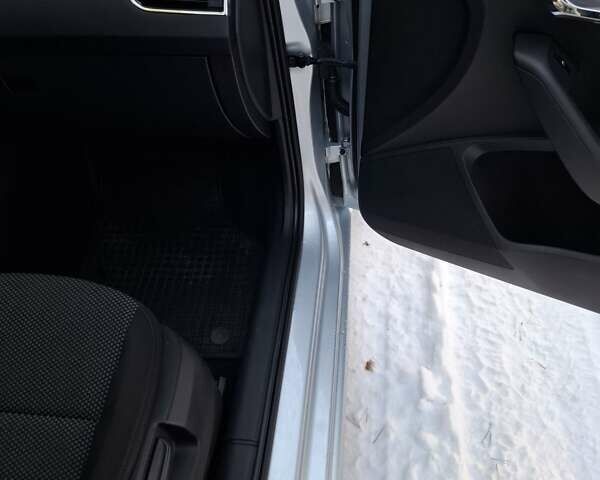 Серый Шкода Октавия, объемом двигателя 2 л и пробегом 316 тыс. км за 11700 $, фото 10 на Automoto.ua