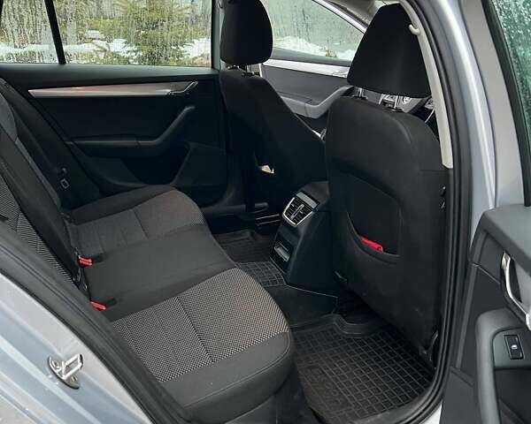 Серый Шкода Октавия, объемом двигателя 1.6 л и пробегом 370 тыс. км за 9500 $, фото 6 на Automoto.ua
