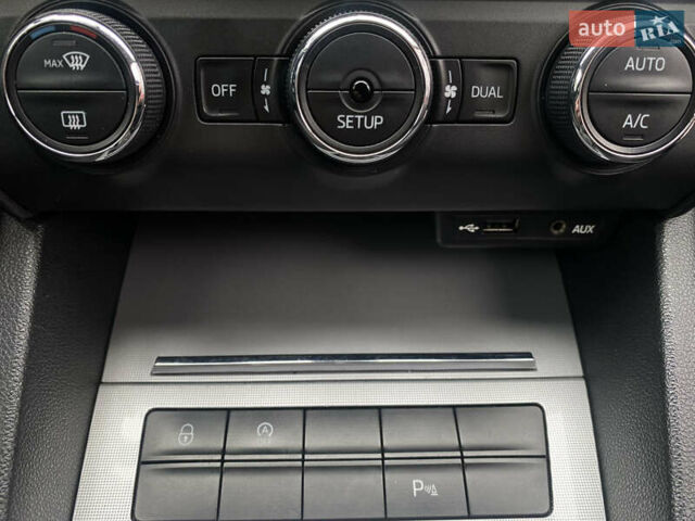 Серый Шкода Октавия, объемом двигателя 1.97 л и пробегом 315 тыс. км за 9999 $, фото 18 на Automoto.ua