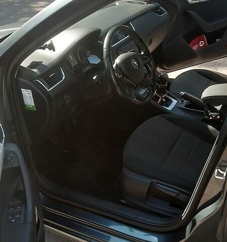 Шкода Октавия 2014 в Львове на Automoto.ua Серый Шкода Октавия, объемом двигателя 1.6 л и пробегом 294 тыс. км за 11499 $, фото 9 на Automoto.ua