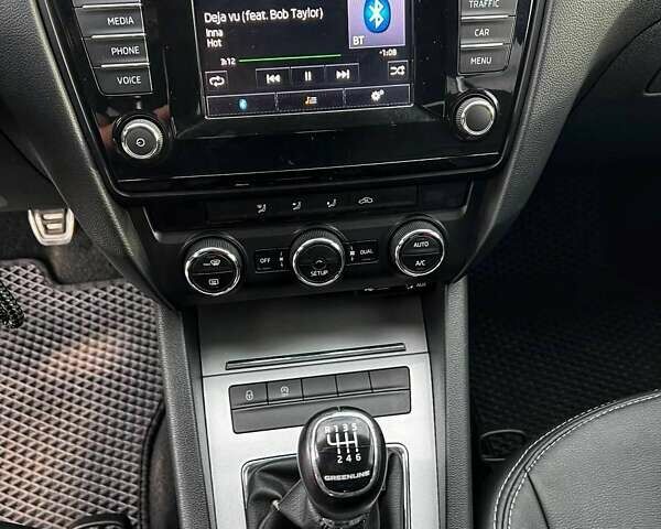 Серый Шкода Октавия, объемом двигателя 1.6 л и пробегом 340 тыс. км за 12900 $, фото 13 на Automoto.ua