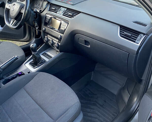 Серый Шкода Октавия, объемом двигателя 1.6 л и пробегом 330 тыс. км за 10300 $, фото 14 на Automoto.ua