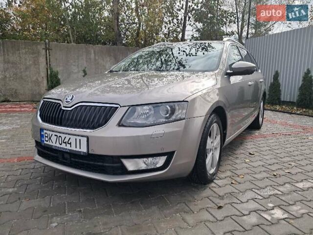 Шкода Октавія 2014 у Костополе на Automoto.ua Сірий Шкода Октавія, об'ємом двигуна 1.97 л та пробігом 364 тис. км за 11600 $, фото 4 на Automoto.ua