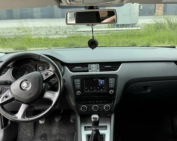 Шкода Октавия 2014 в Хмельницком на Automoto.ua Серый Шкода Октавия, объемом двигателя 1.6 л и пробегом 319 тыс. км за 9000 $, фото 12 на Automoto.ua