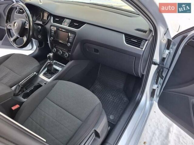Серый Шкода Октавия, объемом двигателя 2 л и пробегом 316 тыс. км за 11700 $, фото 13 на Automoto.ua