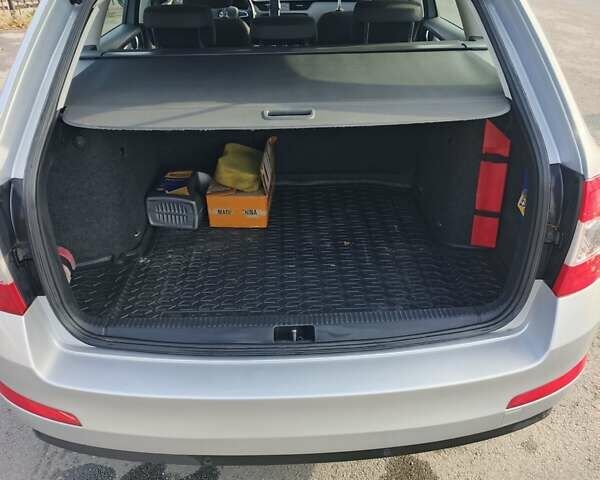 Шкода Октавія 2014 у Чернігові на Automoto.ua Сірий Шкода Октавія, об'ємом двигуна 1.6 л та пробігом 235 тис. км за 8700 $, фото 2 на Automoto.ua