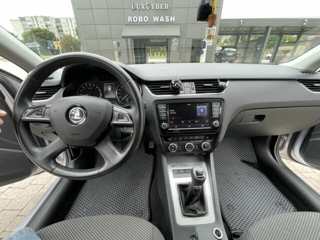 Серый Шкода Октавия, объемом двигателя 1.6 л и пробегом 270 тыс. км за 11100 $, фото 5 на Automoto.ua