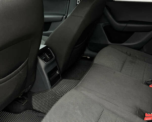 Шкода Октавия 2014 в Хмельницком на Automoto.ua Серый Шкода Октавия, объемом двигателя 1.6 л и пробегом 319 тыс. км за 9000 $, фото 15 на Automoto.ua