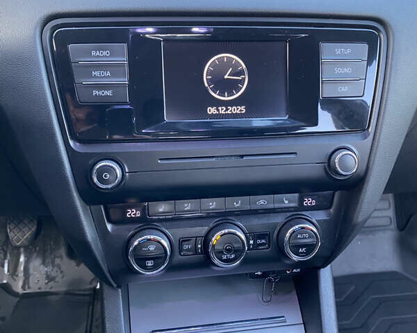 Серый Шкода Октавия, объемом двигателя 1.6 л и пробегом 330 тыс. км за 10300 $, фото 3 на Automoto.ua