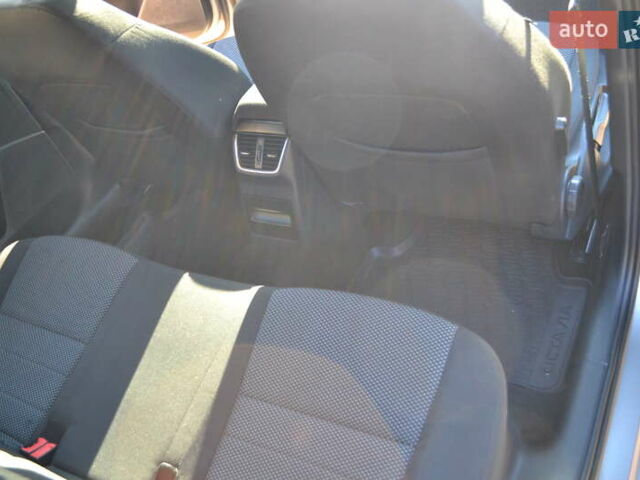 Серый Шкода Октавия, объемом двигателя 2 л и пробегом 228 тыс. км за 12500 $, фото 21 на Automoto.ua