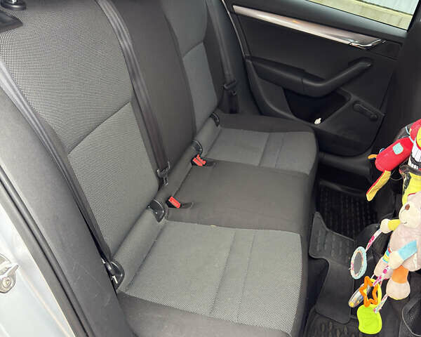 Серый Шкода Октавия, объемом двигателя 1.6 л и пробегом 270 тыс. км за 9300 $, фото 17 на Automoto.ua