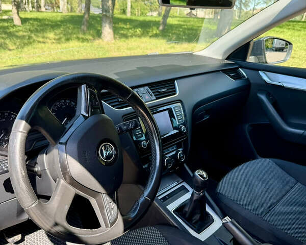 Шкода Октавия 2014 в Житомире на Automoto.ua Серый Шкода Октавия, объемом двигателя 1.6 л и пробегом 305 тыс. км за 11700 $, фото 8 на Automoto.ua