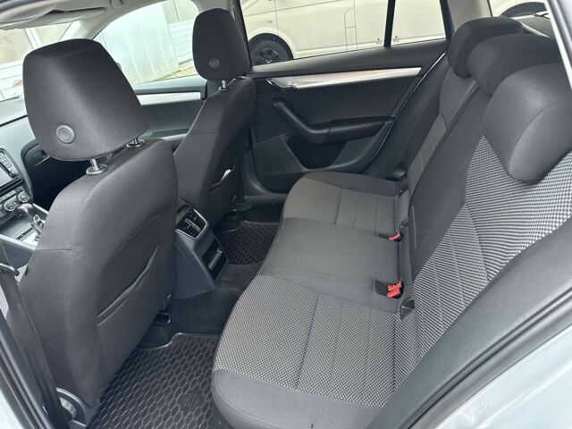 Серый Шкода Октавия, объемом двигателя 2 л и пробегом 300 тыс. км за 11200 $, фото 1 на Automoto.ua