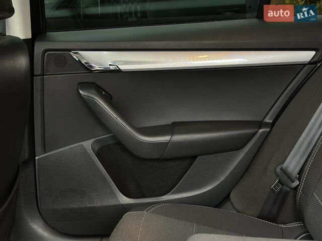 Сірий Шкода Октавія, об'ємом двигуна 1.6 л та пробігом 286 тис. км за 10999 $, фото 48 на Automoto.ua