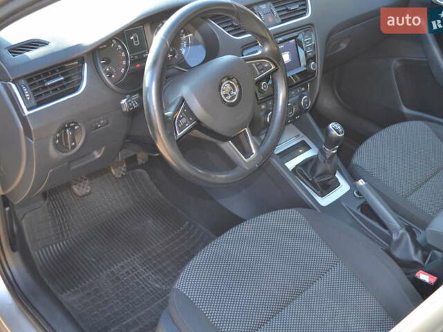 Серый Шкода Октавия, объемом двигателя 2 л и пробегом 228 тыс. км за 12500 $, фото 14 на Automoto.ua