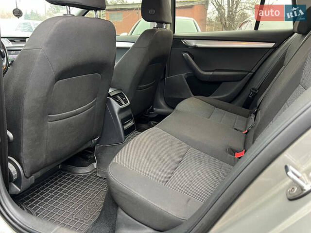 Серый Шкода Октавия, объемом двигателя 1.6 л и пробегом 264 тыс. км за 10600 $, фото 12 на Automoto.ua