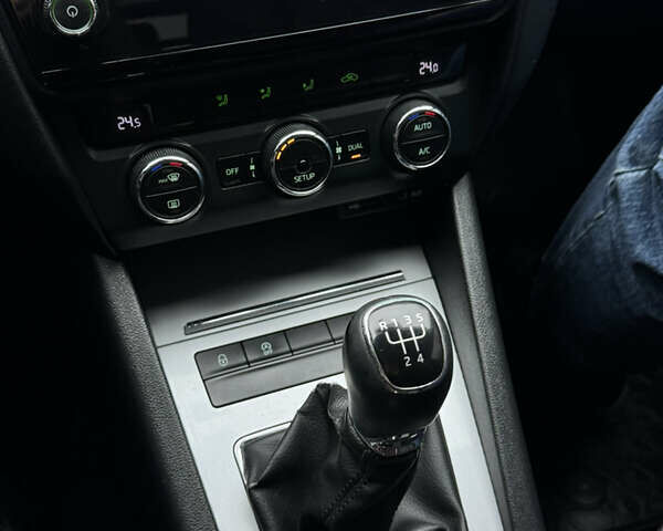 Сірий Шкода Октавія, об'ємом двигуна 1.6 л та пробігом 301 тис. км за 10700 $, фото 10 на Automoto.ua