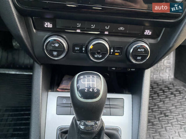 Серый Шкода Октавия, объемом двигателя 2 л и пробегом 227 тыс. км за 10700 $, фото 24 на Automoto.ua