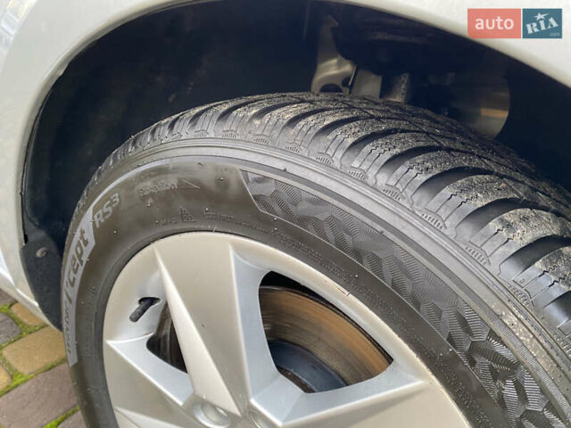 Серый Шкода Октавия, объемом двигателя 2 л и пробегом 227 тыс. км за 10700 $, фото 3 на Automoto.ua