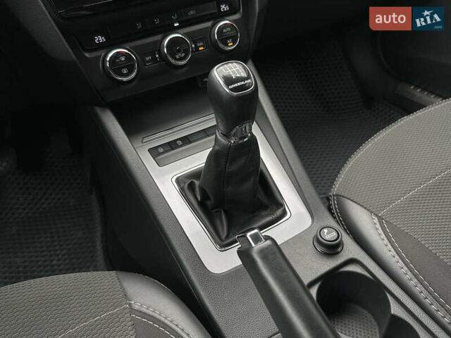 Сірий Шкода Октавія, об'ємом двигуна 1.6 л та пробігом 286 тис. км за 10999 $, фото 43 на Automoto.ua