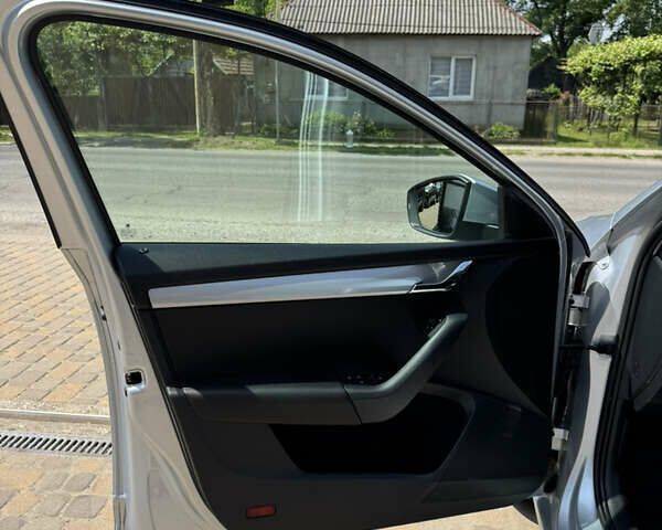 Сірий Шкода Октавія, об'ємом двигуна 1.6 л та пробігом 265 тис. км за 9999 $, фото 15 на Automoto.ua