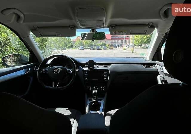 Серый Шкода Октавия, объемом двигателя 1.6 л и пробегом 292 тыс. км за 11000 $, фото 4 на Automoto.ua