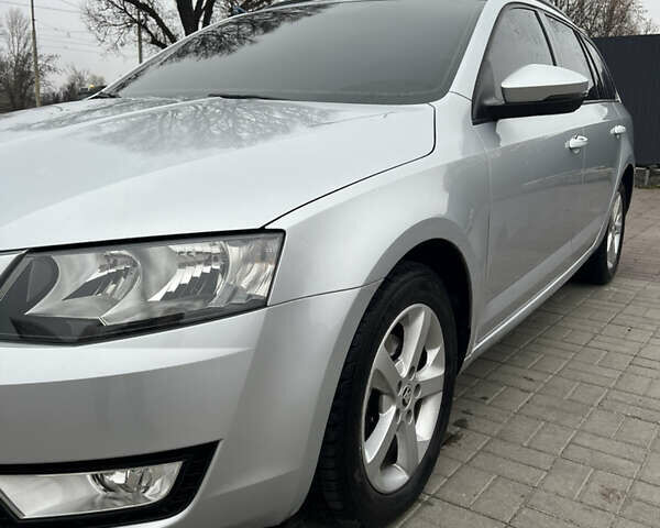 Серый Шкода Октавия, объемом двигателя 1.6 л и пробегом 207 тыс. км за 11000 $, фото 2 на Automoto.ua
