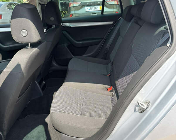 Сірий Шкода Октавія, об'ємом двигуна 1.6 л та пробігом 265 тис. км за 9999 $, фото 11 на Automoto.ua