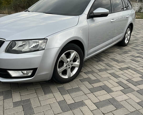 Серый Шкода Октавия, объемом двигателя 1.6 л и пробегом 206 тыс. км за 12700 $, фото 3 на Automoto.ua