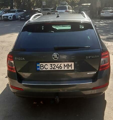 Шкода Октавия 2014 в Львове на Automoto.ua Серый Шкода Октавия, объемом двигателя 1.6 л и пробегом 294 тыс. км за 11499 $, фото 7 на Automoto.ua