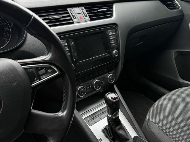 Серый Шкода Октавия, объемом двигателя 1.8 л и пробегом 231 тыс. км за 11500 $, фото 19 на Automoto.ua